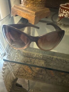 CHANEL Brown Cat-Eye Sunglasses with Gradient Lenses